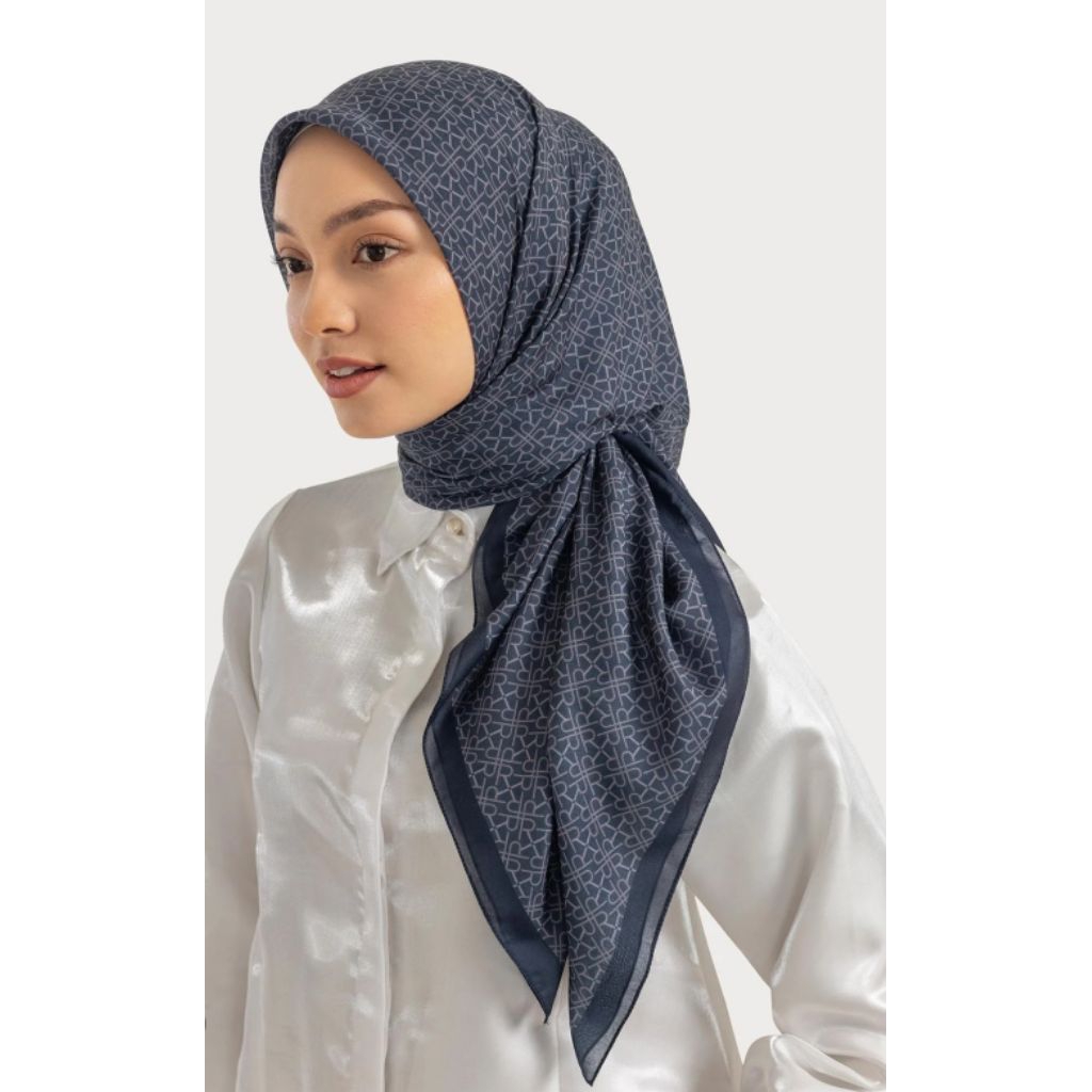 New Riamiranda Monogram Scarf