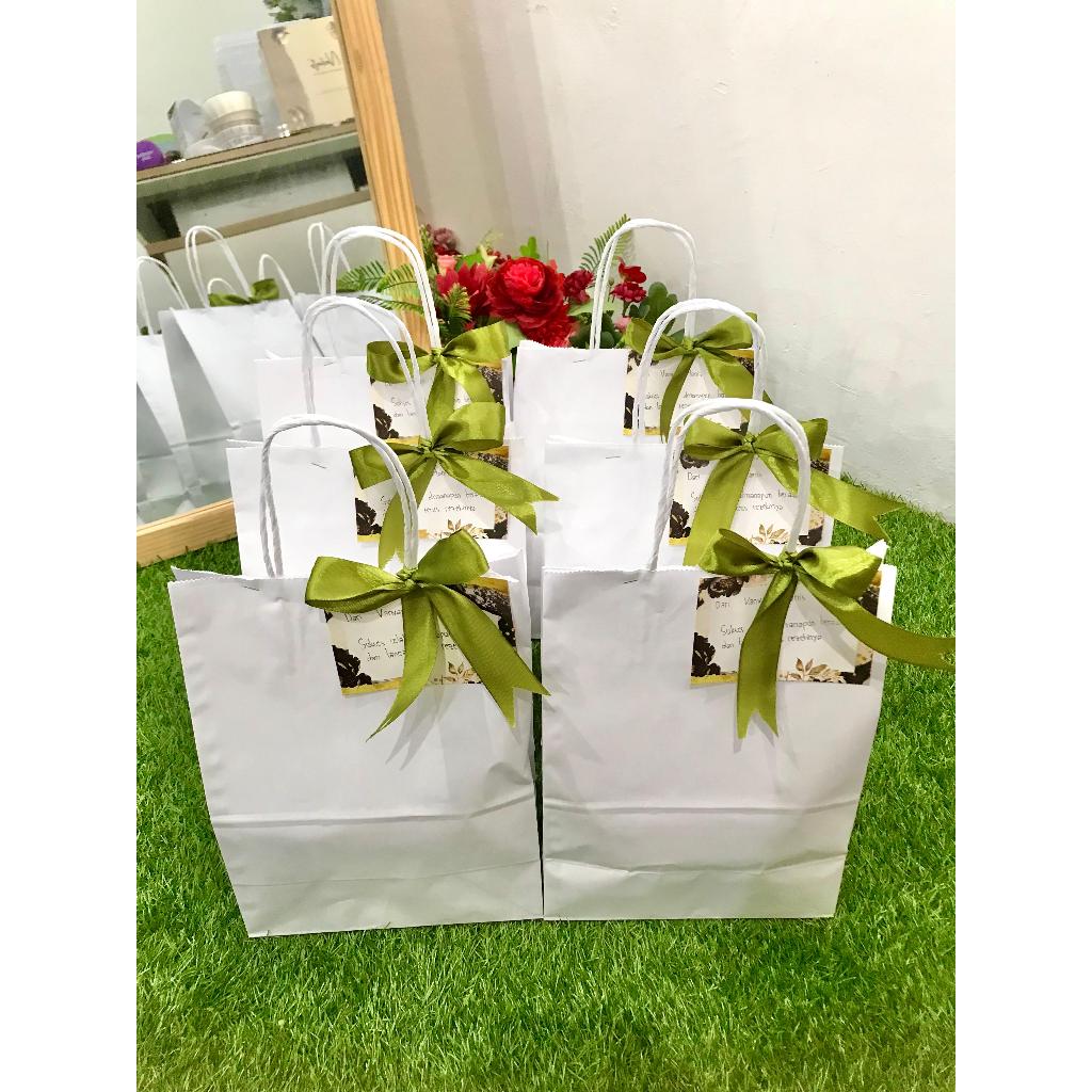 

PAPER BAG PACKING KADO DAN KARTU UCAPAN