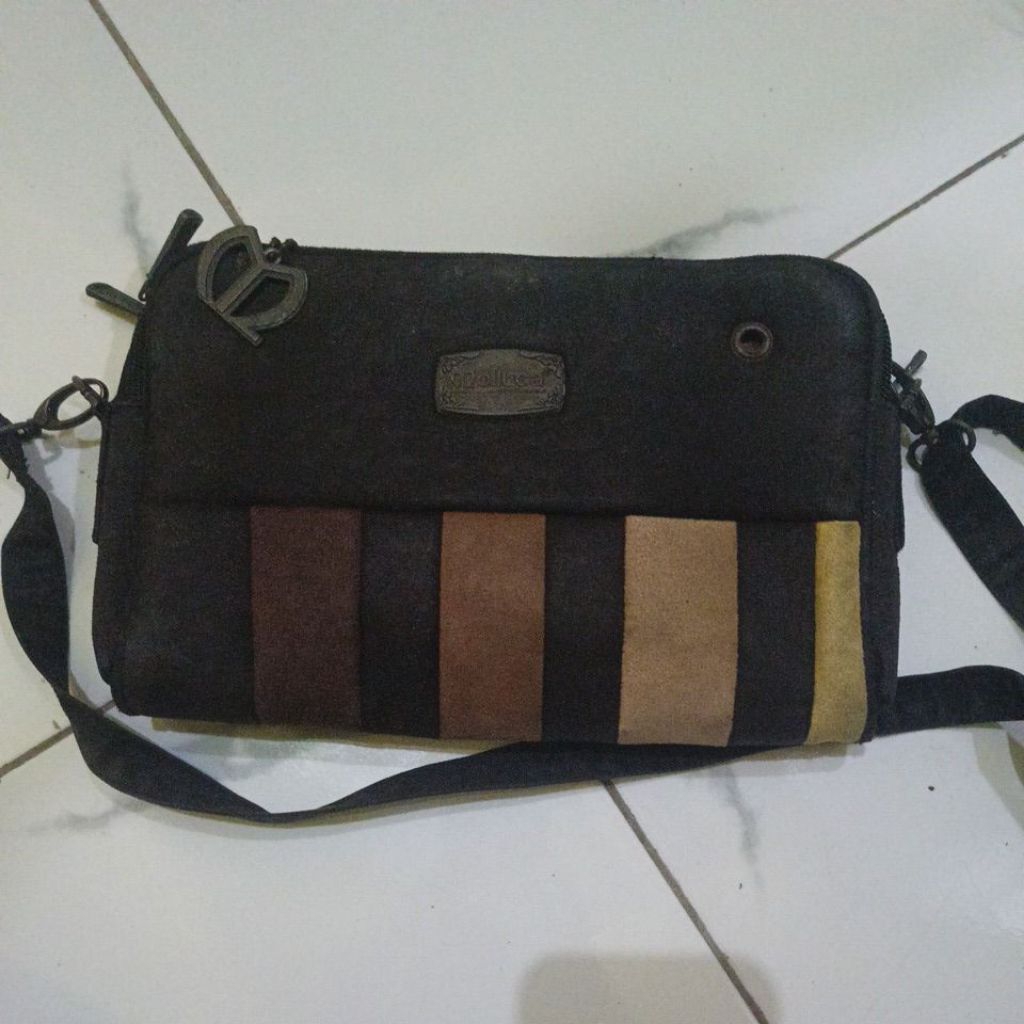 tas selempang awet molluca