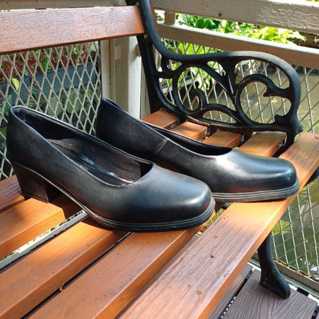 Exclusive Sepatu Pantofel Wanita 42 Hak Formal Dinas Kerja Kantor Hitam Kulit Sintetis Preloved