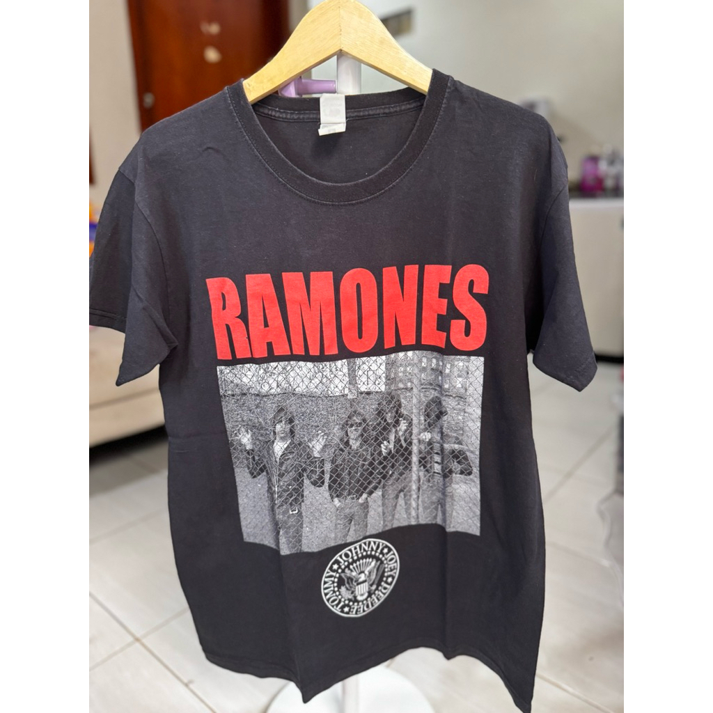 Ramones tshirt cage pgoto official preloved