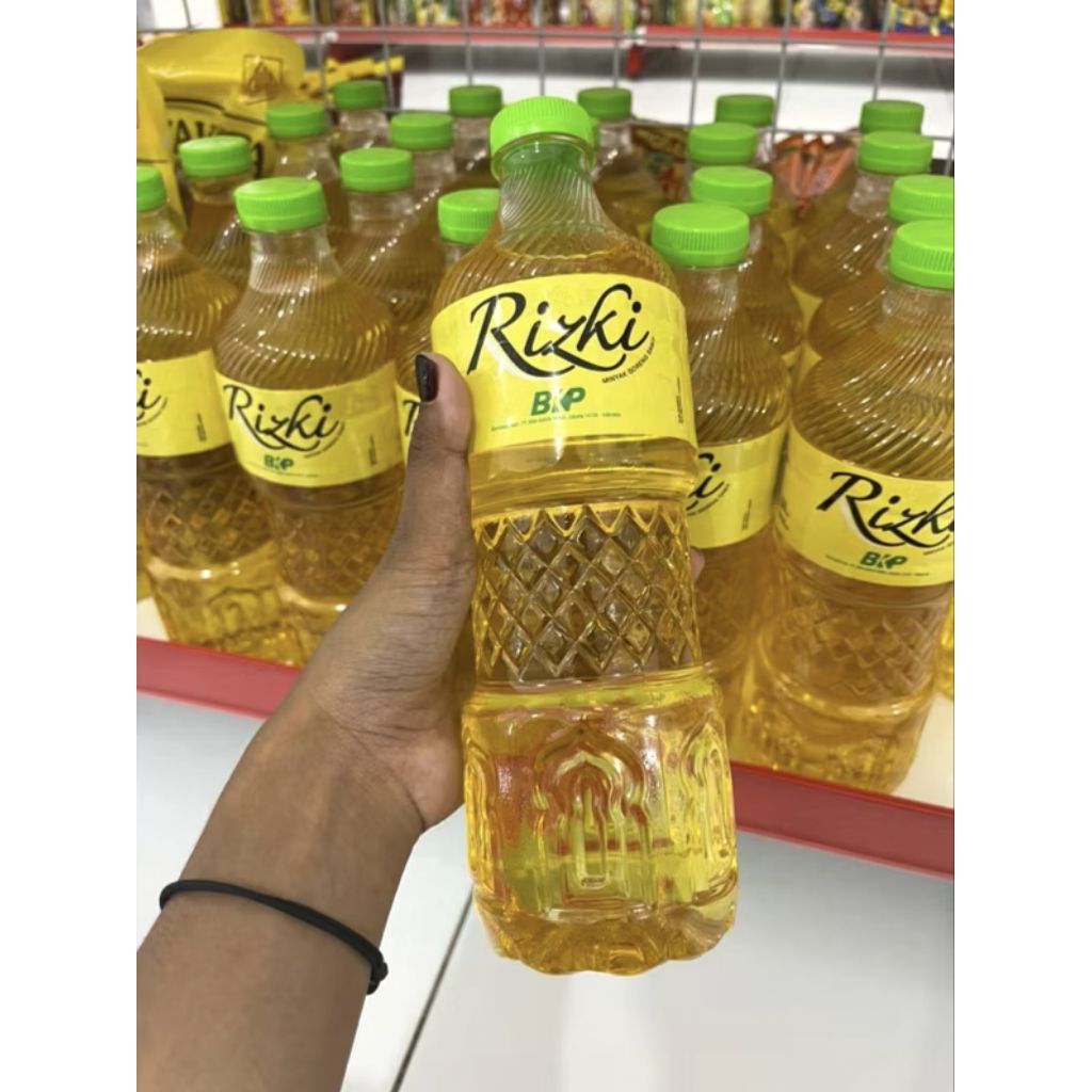 

Minyak Goreng RIZKI 850 ML Kwalitas Jernih