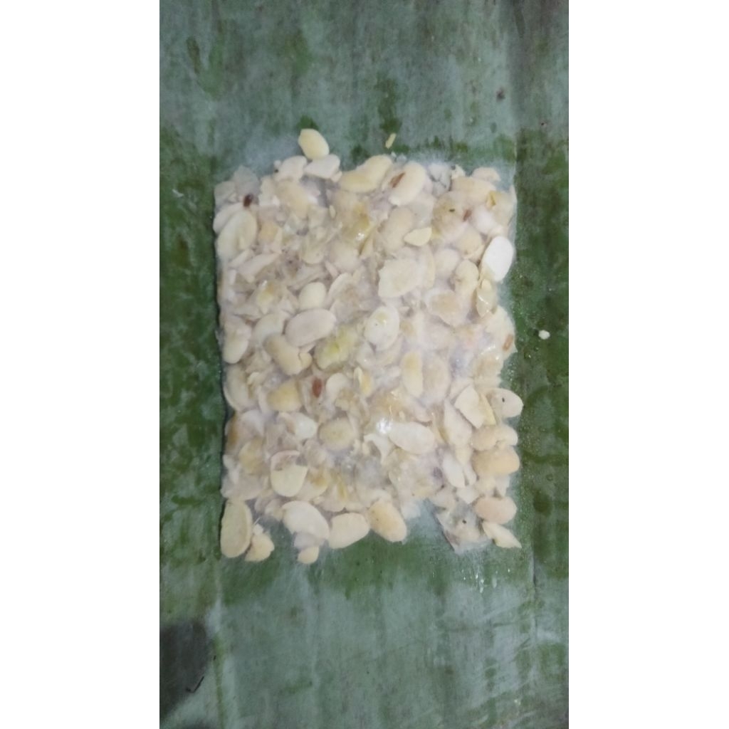 

Tempe (Bungkus Daun Pisang)