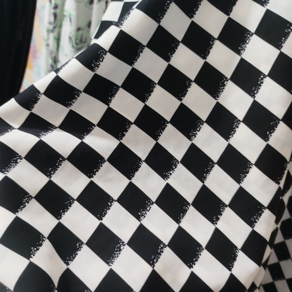 Kain satin crep motif // Bahan satin crep motif premium // Kain satin crep motif kotak // Bahan dres