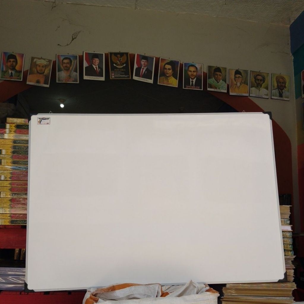 

Papan Tulis 70x100 cm Plus Gantungan Kanan Kiri Papan