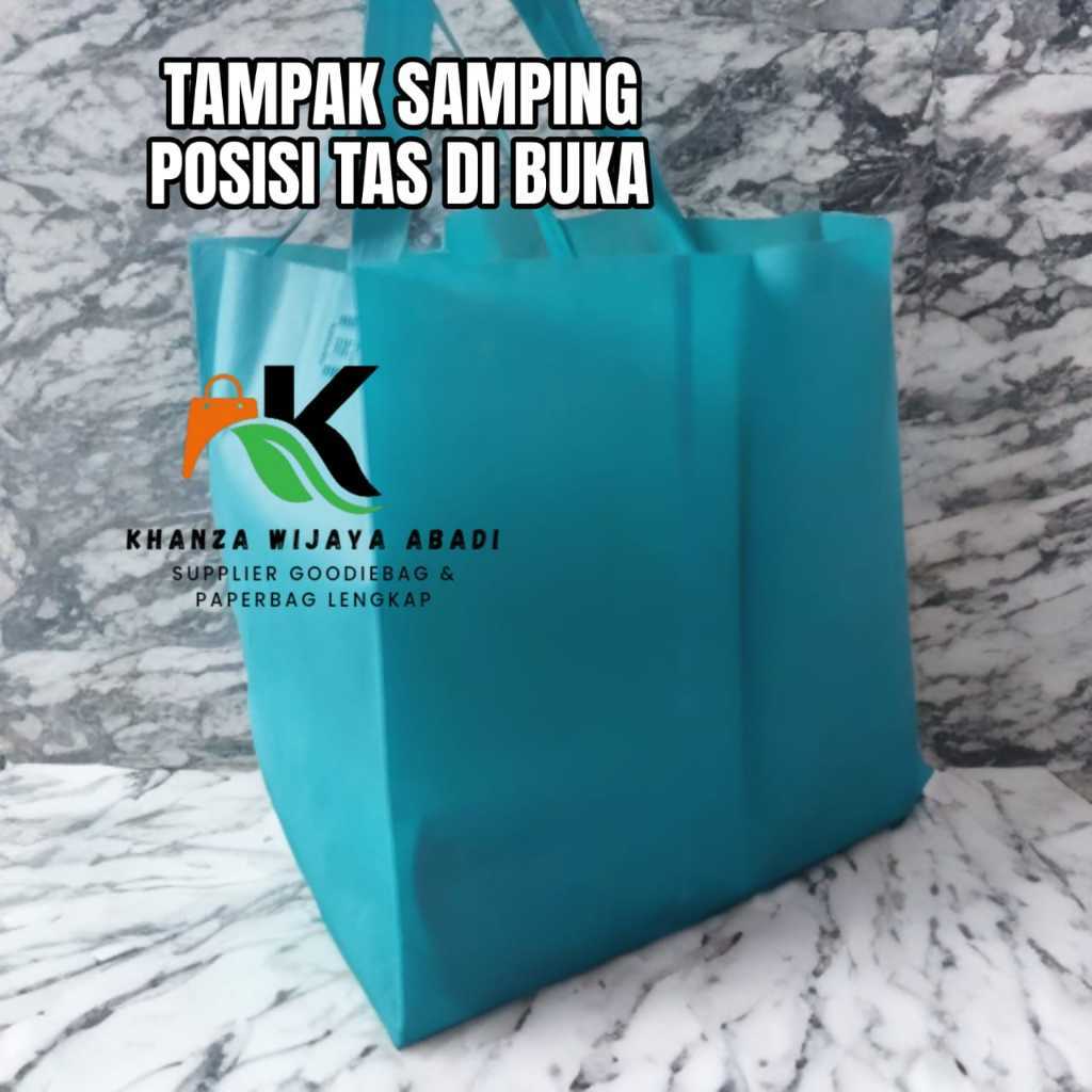 

Tas Spunbond / Tas HLS Box 25x25 / Tas Besek Nasi Tas Kotak Snack Tas BIngkisan Hajatan / Harga Lusinan