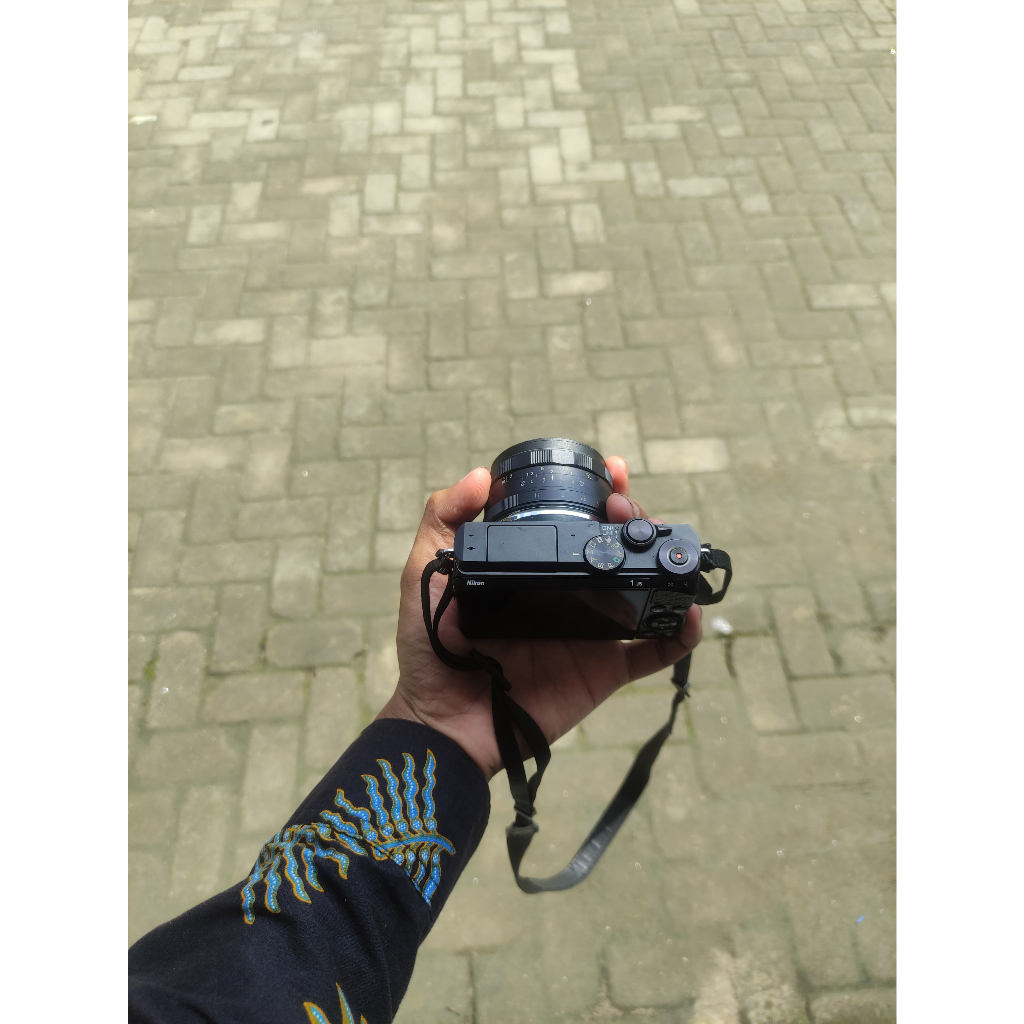 kamera mirroles Nikon 1 j5 lensa fix Meike f1.7