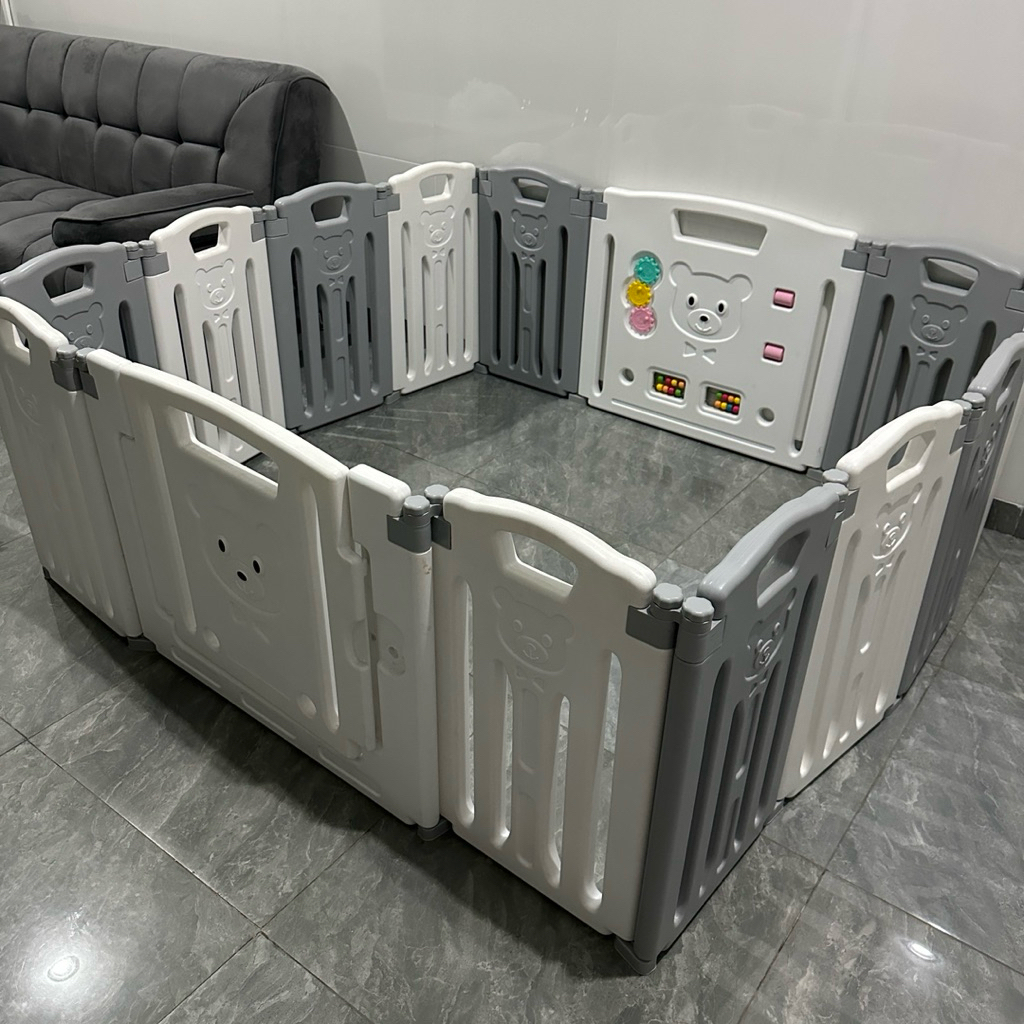 [PRELOVED] Parklon Folding Fence 12+2 Pagar Bayi Anak - Monochrome