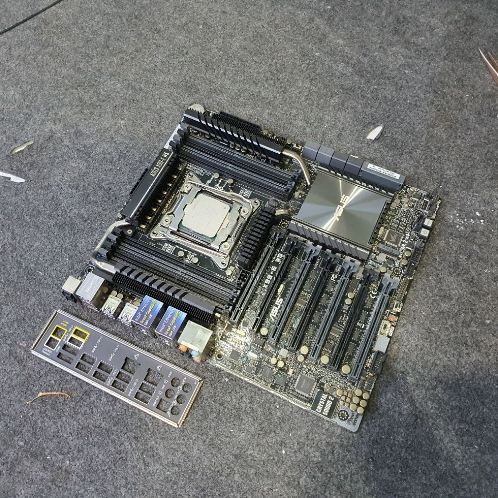 ASUS LGA 2011 X99 X99E WS WORKSTATION PROCESSOR XEON 10 CORE