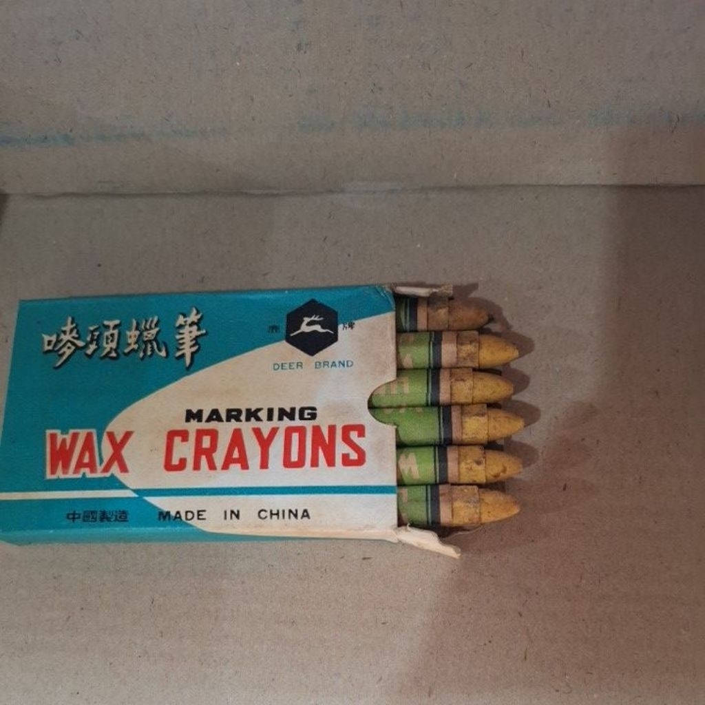 

(pak) marking wax crayons made in china. 1pak = 6pcs.