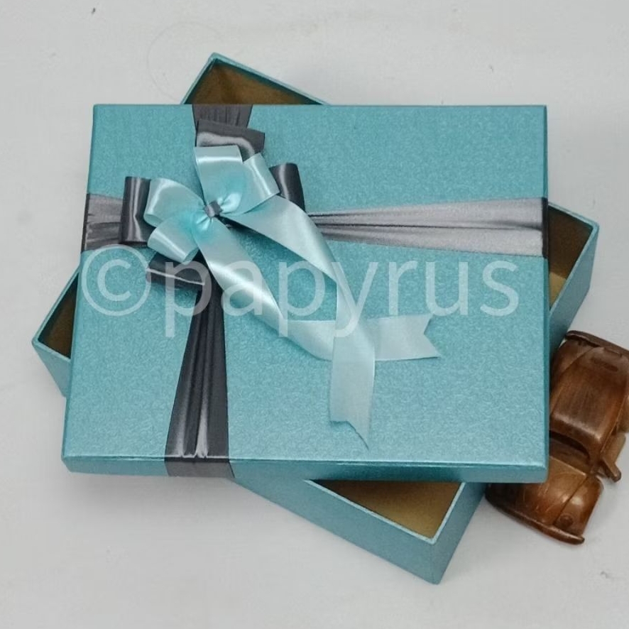 

PAPYRUS 22,5x27,5 Tinggi 5cm Kotak Kado Gift Box Hadiah V3