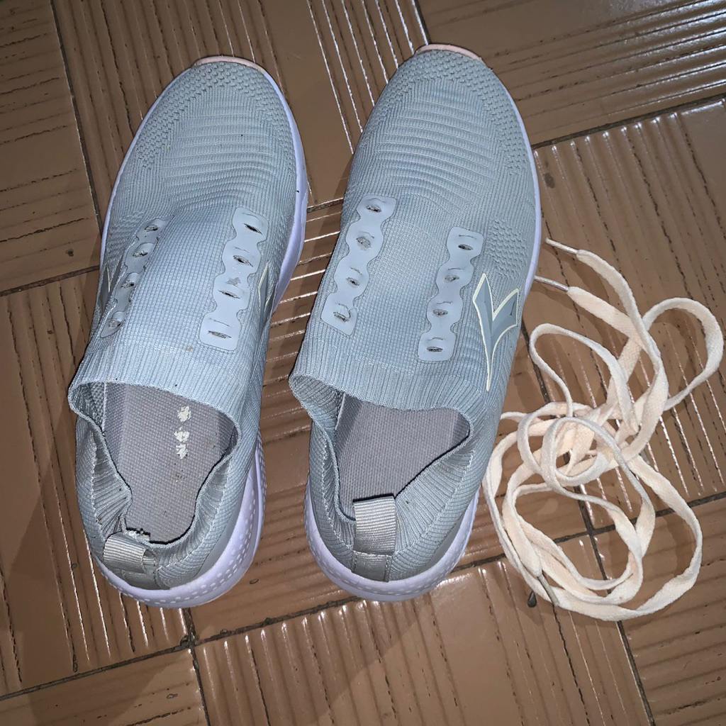 preloved sepatu wanita diadora