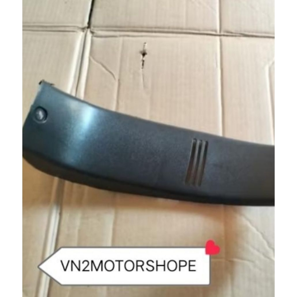 cover body kasar sambungan body legsil tengah bagian bawah  motor Honda karisma x/karisma D 125