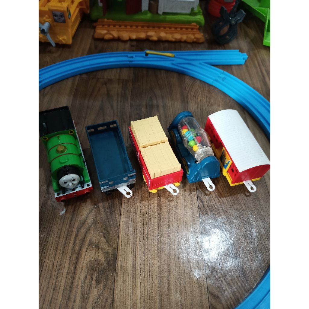 Takara tomy kereta plarail percy & circus set (thomas series)