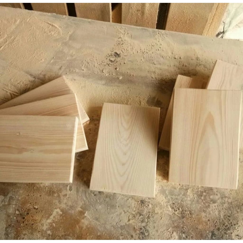 

papan 40 x 20 x 2 cm sudah diamplas halus siap pakai