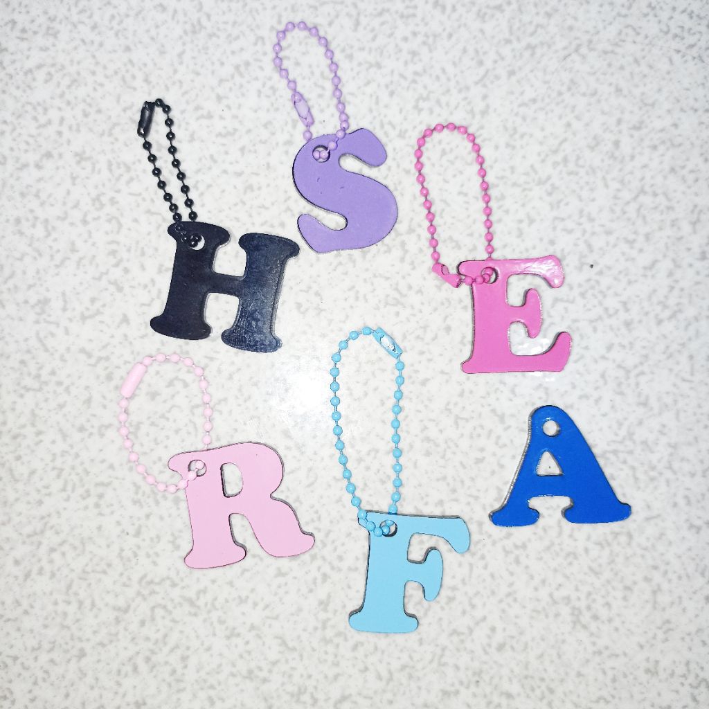 souvenir pernikahan free kartu ucapan / gantungan kunci huruf custom / gantungan kunci akrilik huruf