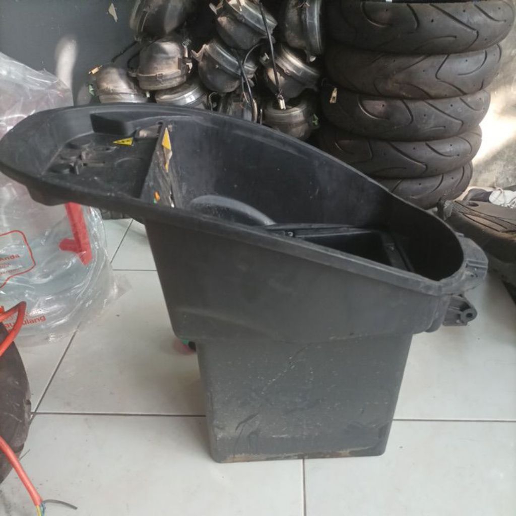 dudukan motor listrik Q1 buat batrei