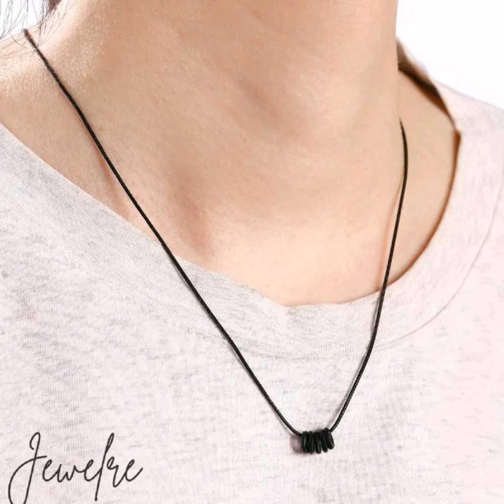 KALUNG RANTAI BULAT TITANIUM MODEL LIONTIN MINI RING STAINLESS STEEL WARNA HITAM UNTUK PRIA & WANITA