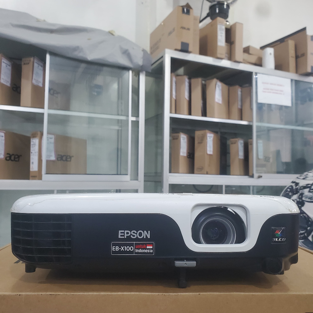 Projector Projector EPSON EB X100-2600 Lumens-Resolusi XGA-3000:1