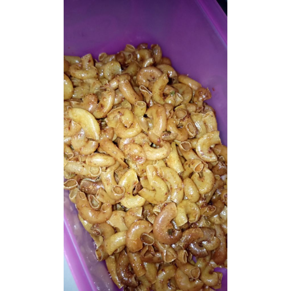 

Makaroni pedas daun jeruk 250gram