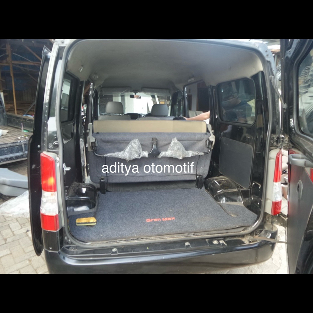 jok belakang baris 3 grand max hadap depan