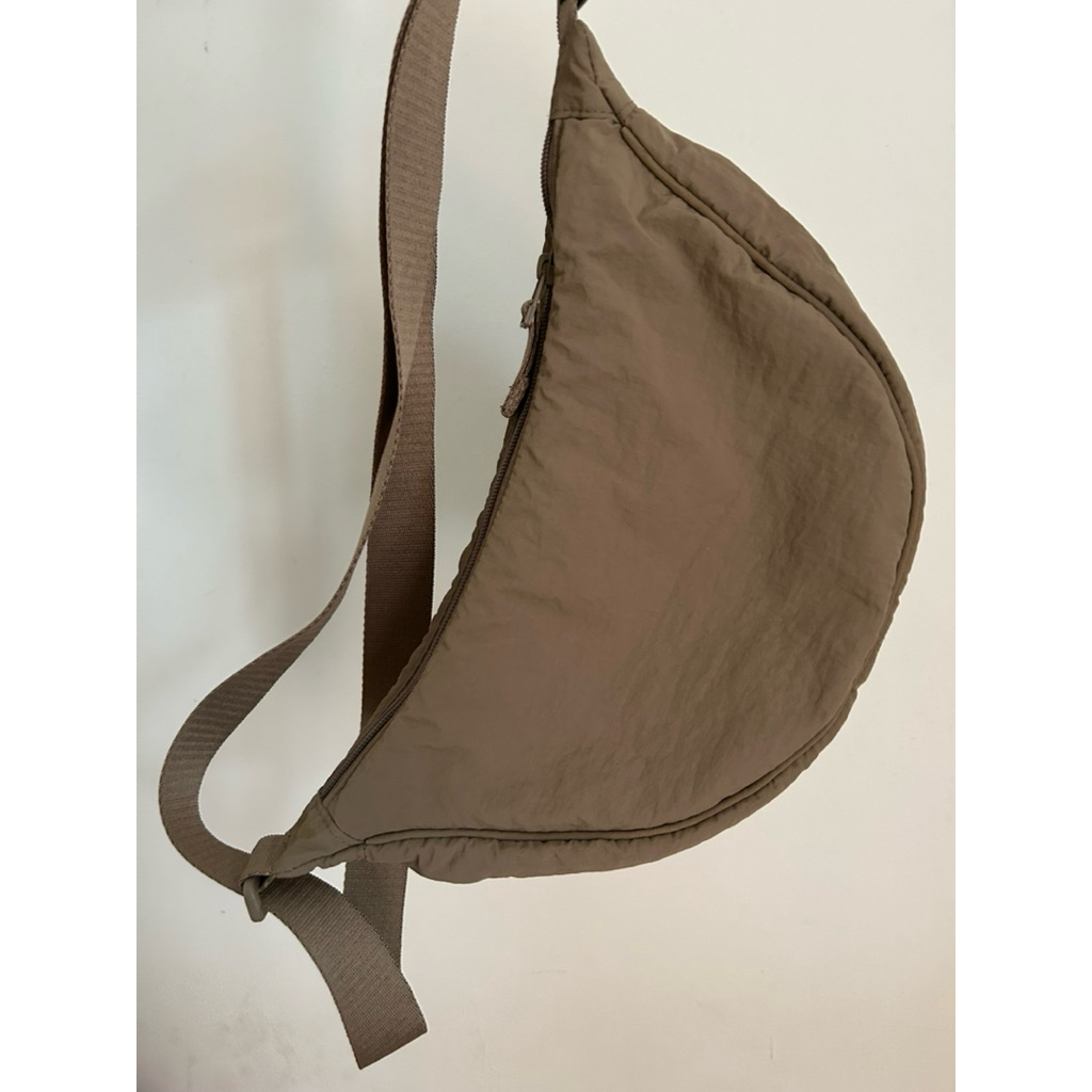 Tas Selempang Uniqlo