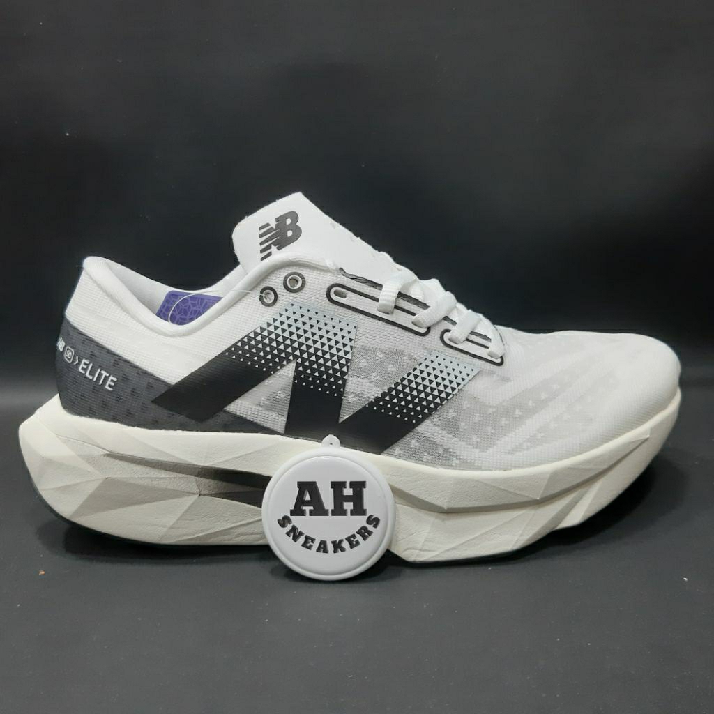Sepatu Running SC Elite White Black
