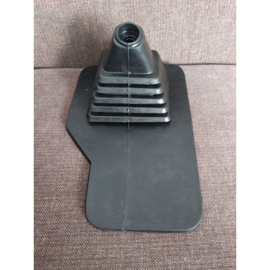 Karet BOOT TONGKAT VERSENELENG DAIHATSU FEROZA F-61