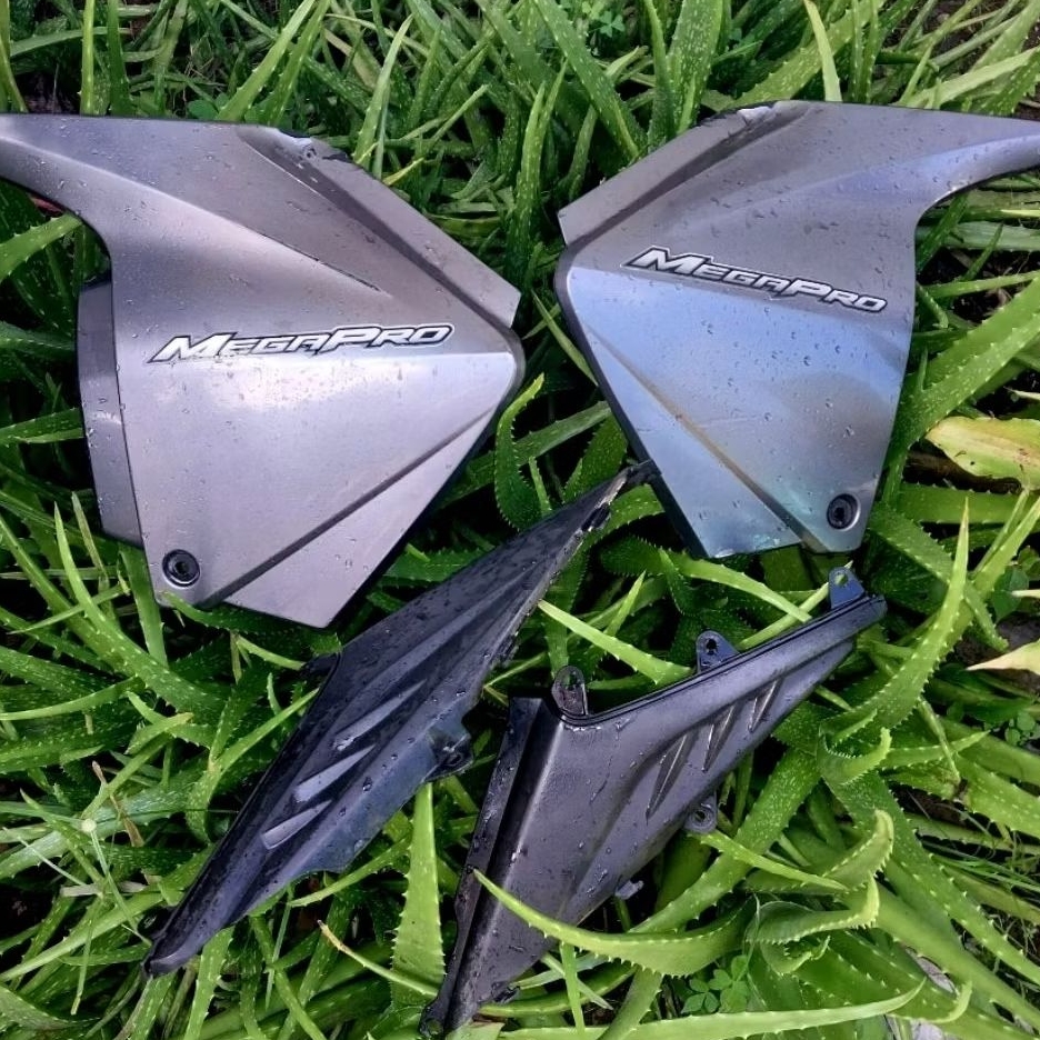 Cover Body Samping Tutup Aki New Megapro Monoshock Series Karbu
