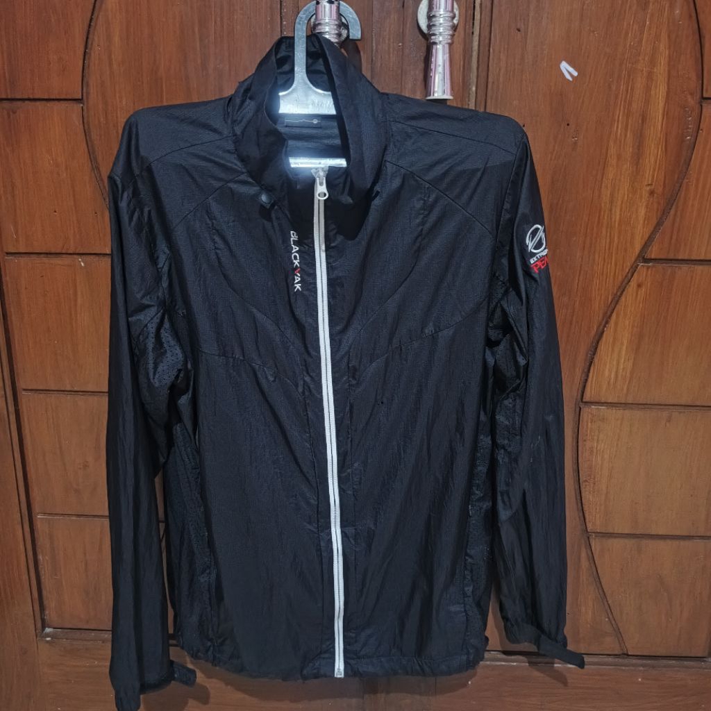 blackyak jaket running second