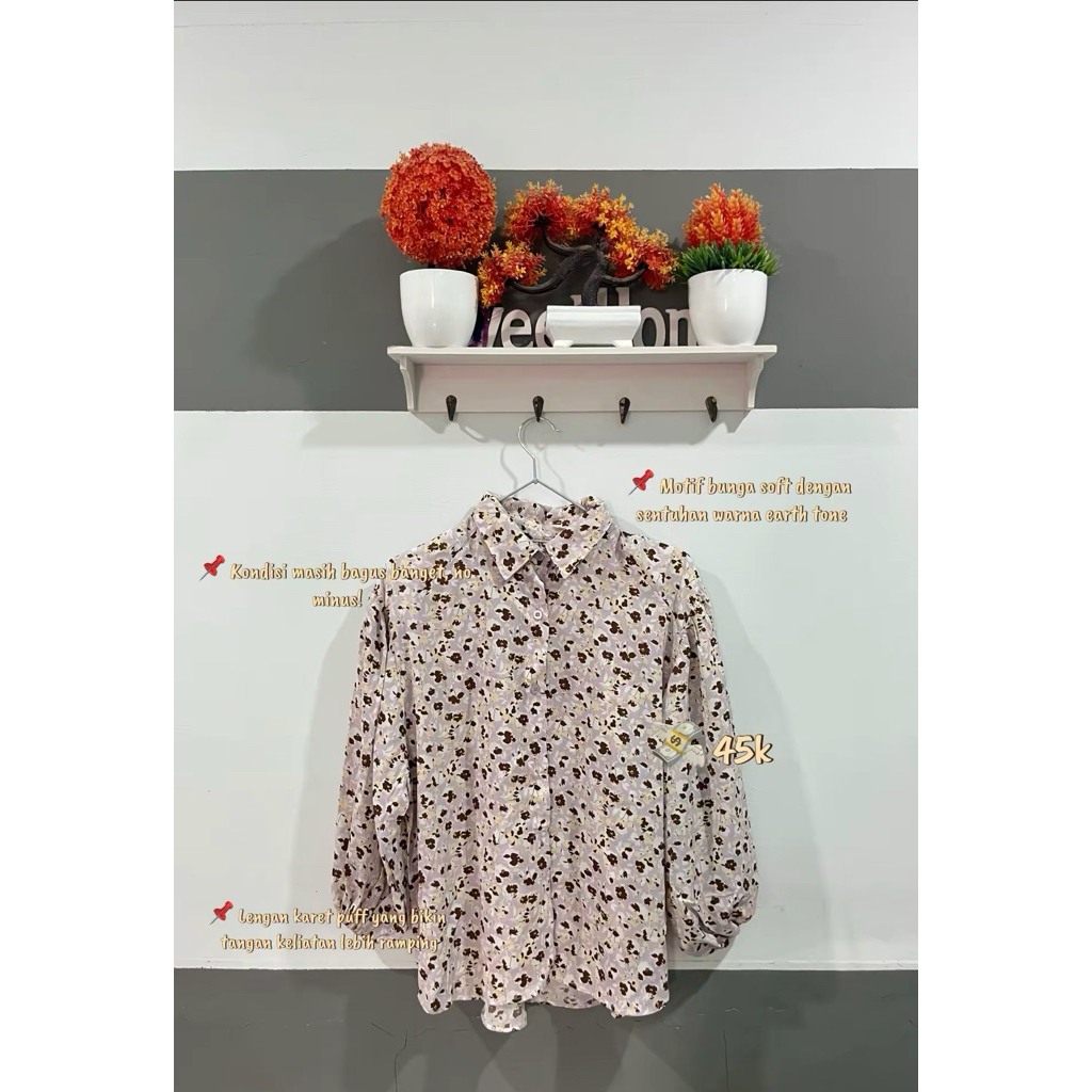 Atasan motif bunga wanita