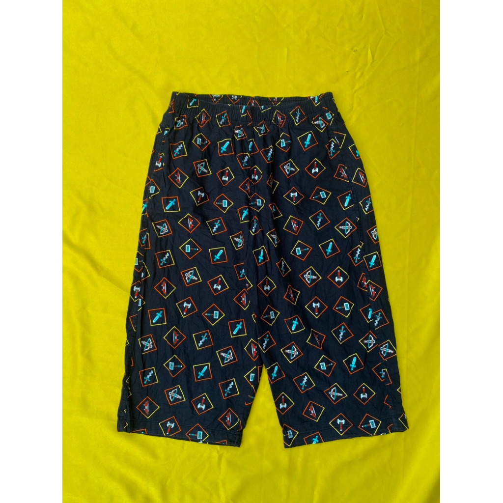 CELANA UNIQLO SECOND