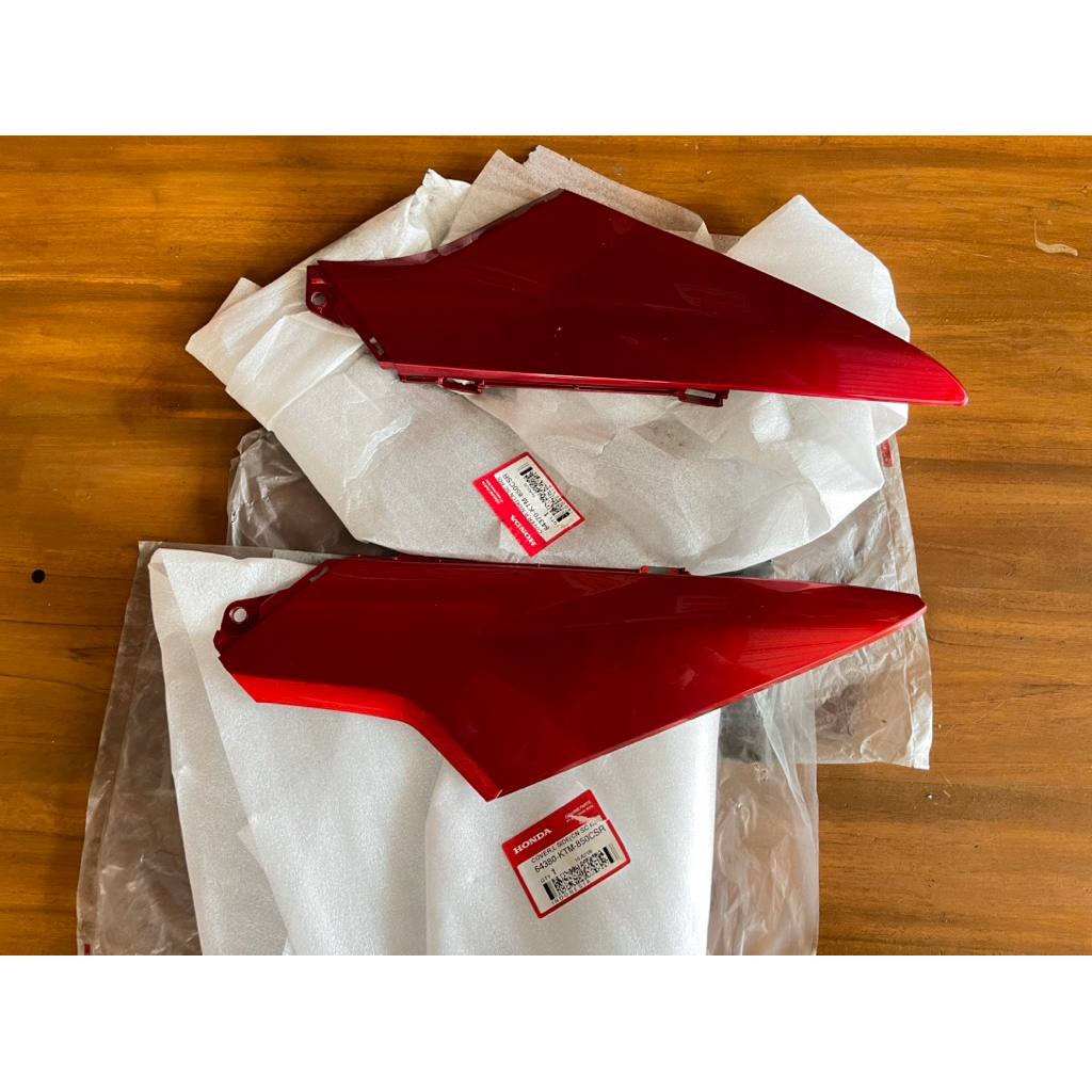 Cover Body Bodi Sambungan Body Belakang Kanan Kiri Honda Supra X 125 Batman MERAH 64380-KTM-850CSR 6