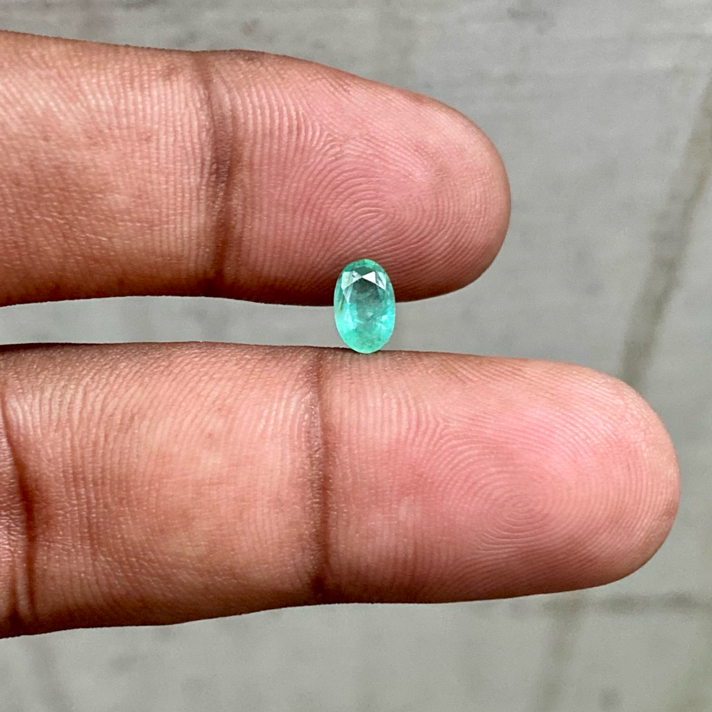 Natural Emerald Beryl Jamrud Batu Zamrud ukuran kecil dim 7x4.5x3