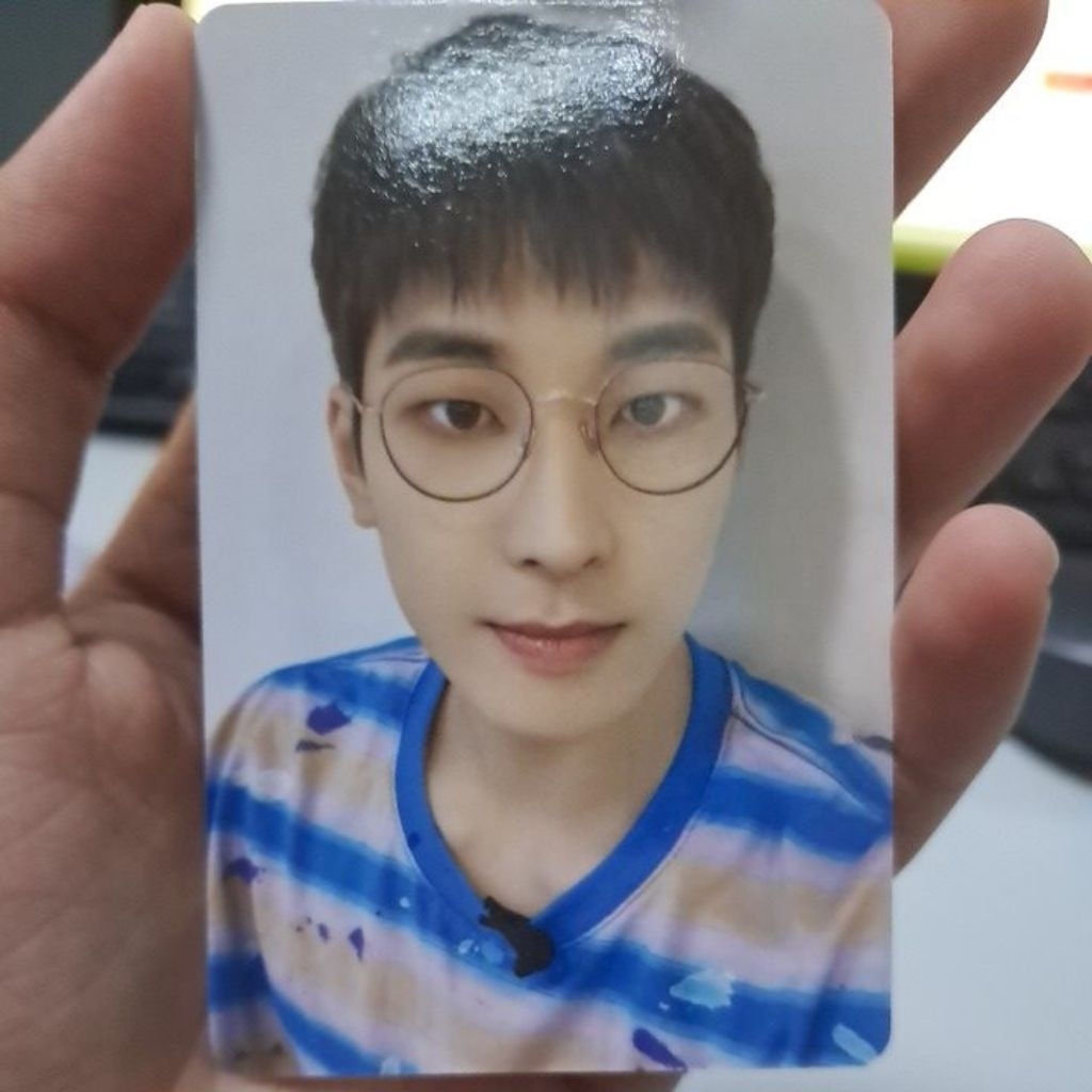 Photocard wonwoo seventeen dicon kacamata