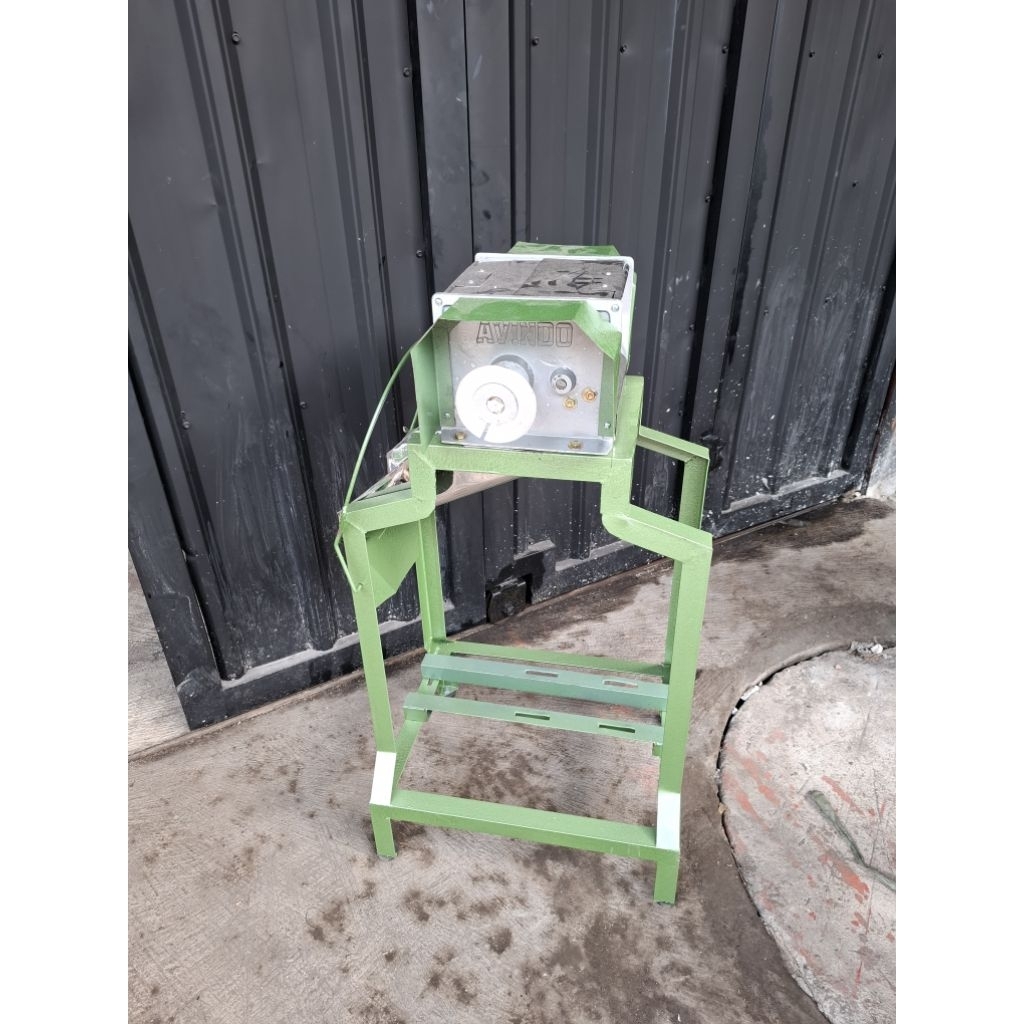 Mesin Parut kelapa Otomatis