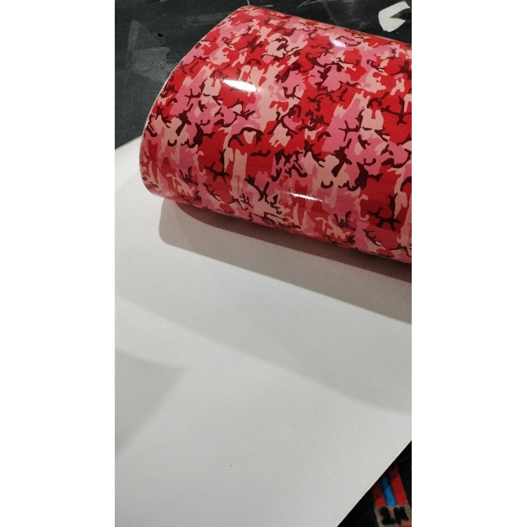 

stiker motif lorek merah UK 45cm