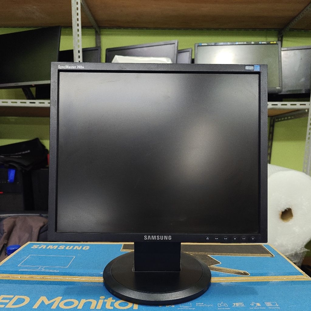 Monitor Kotak Samsung 17inch Mulus