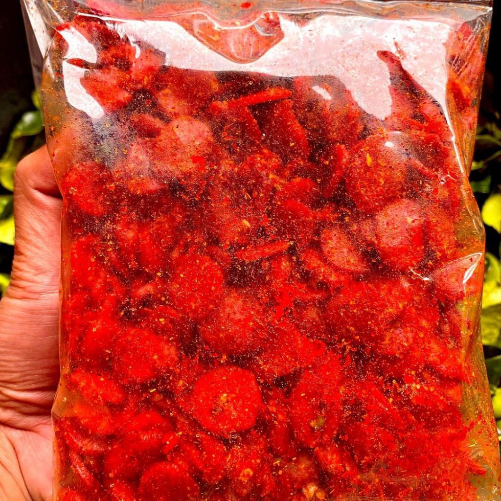 

Keripik Sosis Goreng Pedas Aroma Daun Jeruk Kemasan 500 gram