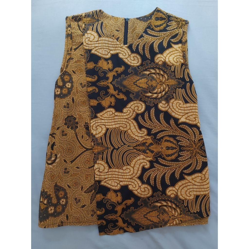Preloved Batik Sleeveless Top