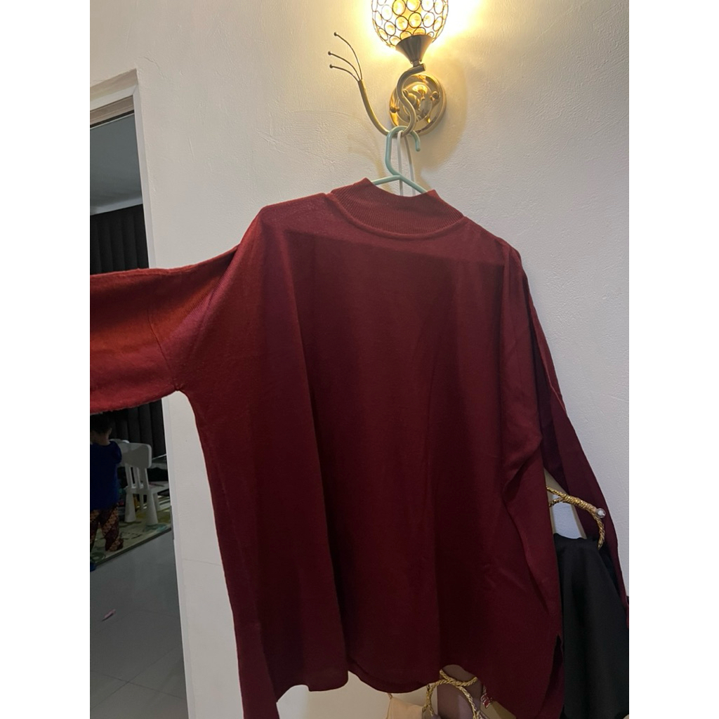 Preloved Atasan Noir Sur Blanc