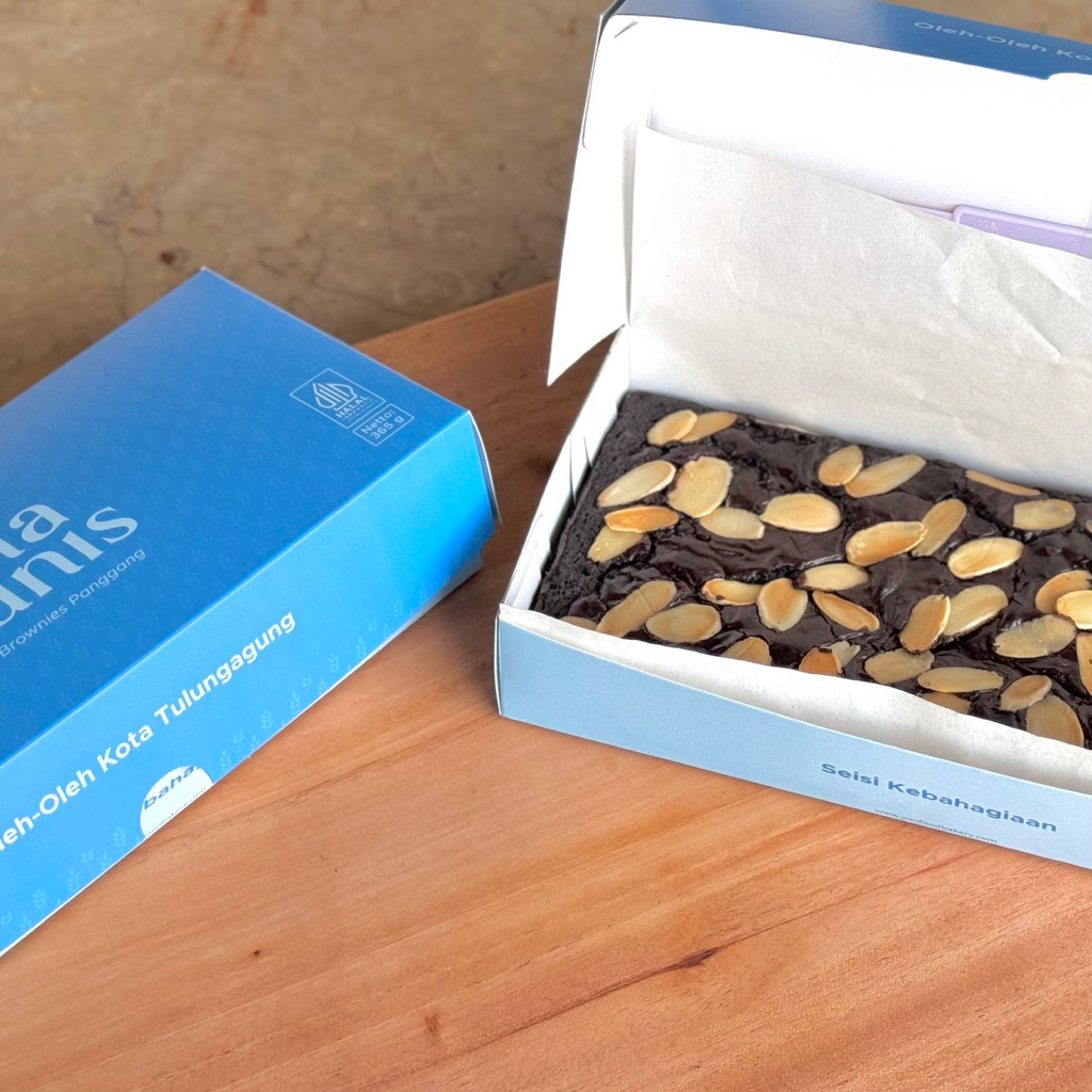 

Fudgy Brownies Almond 22cm x 10 cm 400 gI alina brunis I Brownies Full Cokelat