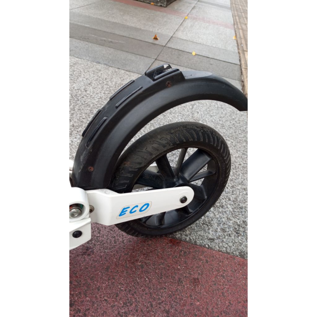 skuter etwow kondisi mulus batre awet