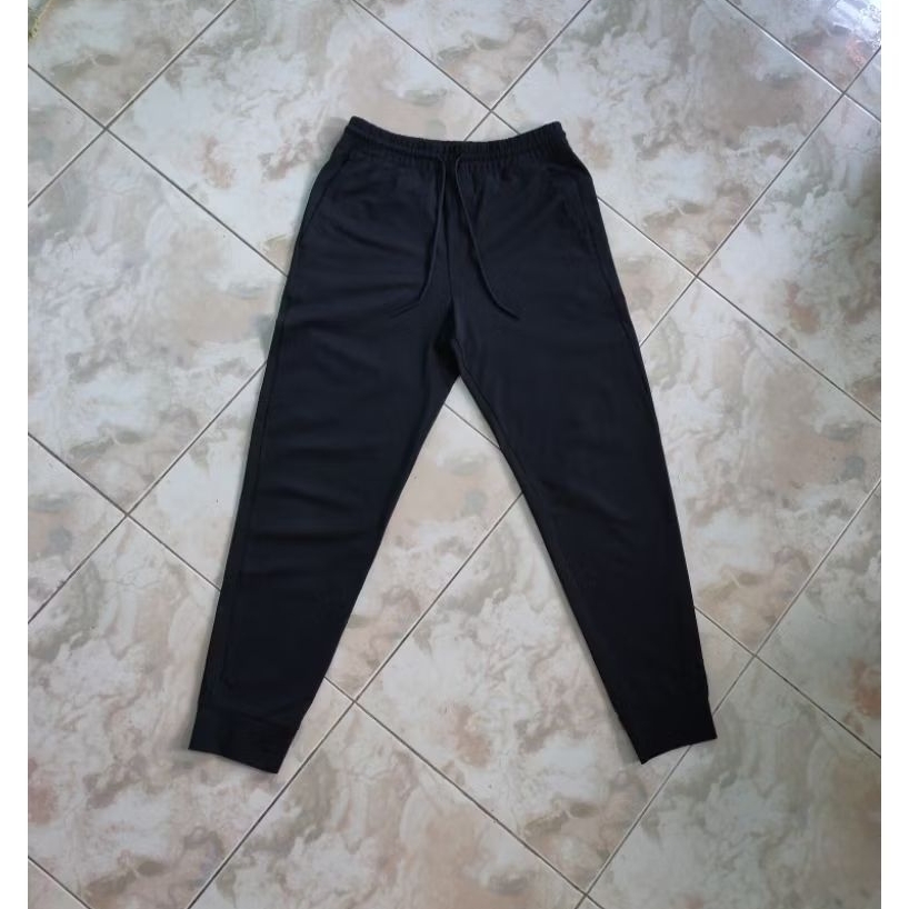 Celana Uniqlo Knit Jogger Sporty Hitam
