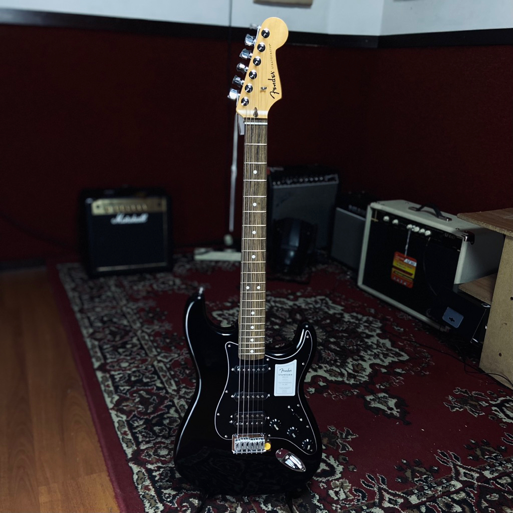 GITAR ELEKTRIK FENDER STANDARD STRATOCASTER HSS LAUREL BLACK