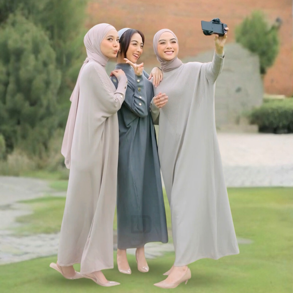 DISTRICT DEA - DD Batwing Dress - dress rajut lengan panjang model batwing - dress rajut polos - dre