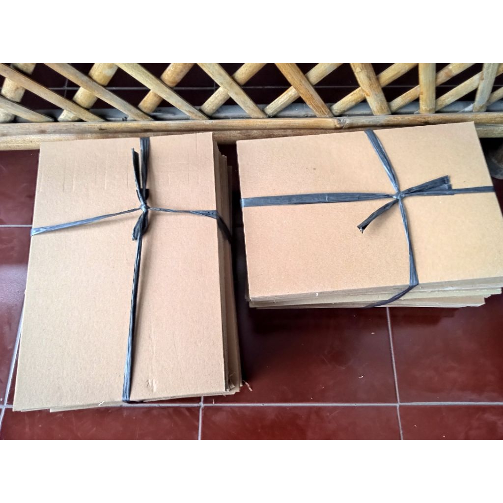

Board Bahan Map ukuran 23,2 cm x 34,2 cm isi 150 pcs