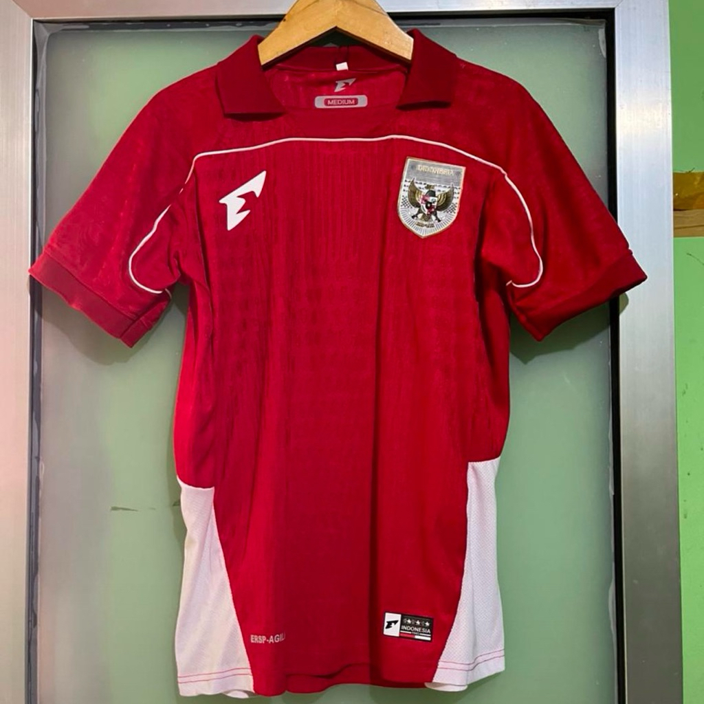 Jersey Timnas | Katalog lengkap jersey timnas Indonesia Home Away Kiper latihan pre match Fans Issue