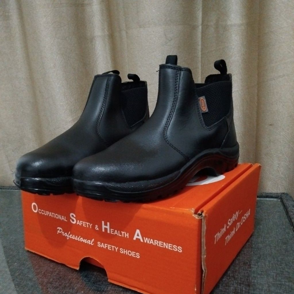 Sepatu safety dr.osha type 2222 size 8