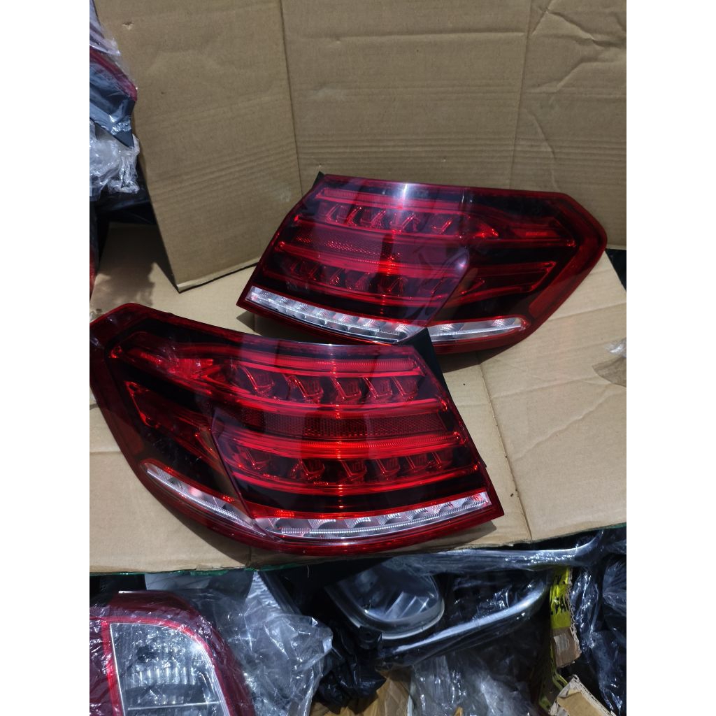 stoplamp/lampu belakang/lampu rem mercedes benz w212 w300 facelift original